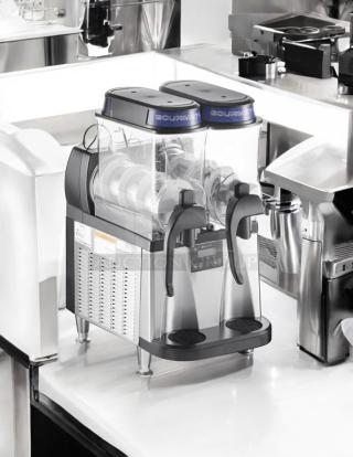 Immaculate BUNN Ultra-2 slush machine, model BA 120 BLK/SST, with two hoppers. Fully tested and working, stainless steel finish.