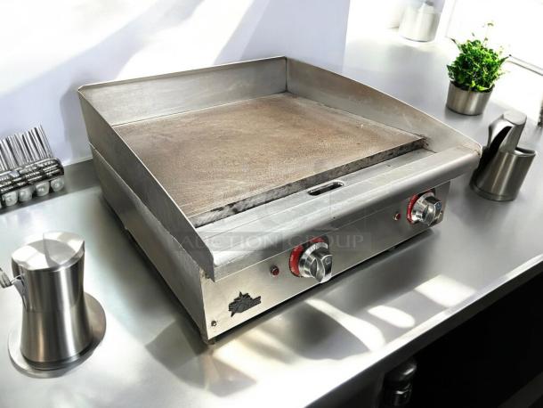 Star Max 624TF 24" manual gas griddle in top-tier condition, featuring a flat top grill and dual control knobs.