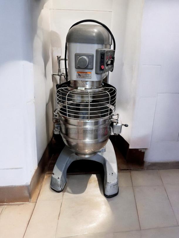 Hobart HL662 Legacy 60-Quart Mixer, superb condition, 200-240V, 2.7 HP, fully tested, stainless steel bowl, control panel visible.