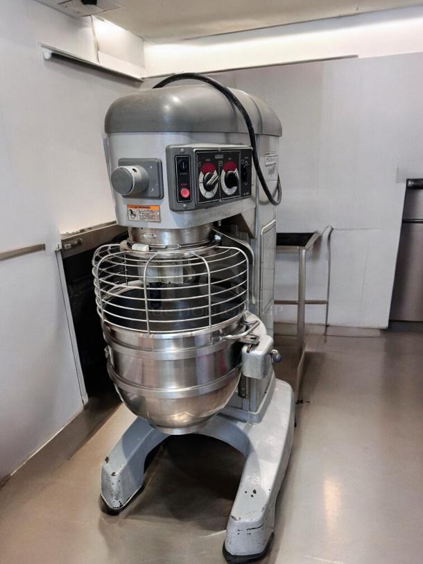 Hobart HL662 Legacy 60-quart planetary mixer, superb condition, 2.7 HP, 200–240V, fully tested and working with control panel visible.