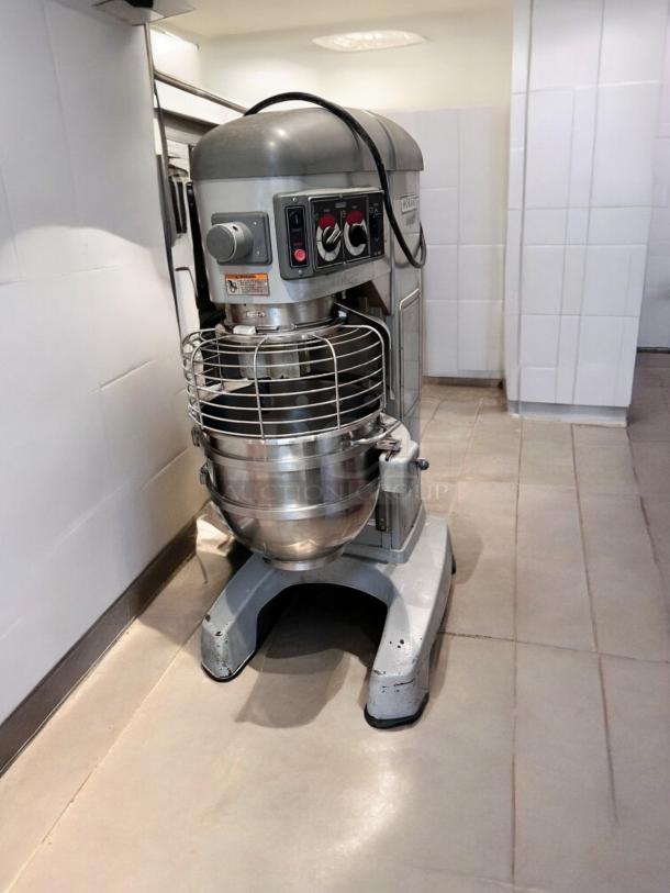Hobart HL662 Legacy 60-quart planetary mixer in superb condition, 2.7 HP, 200–240V, fully tested and working, with safety guard.