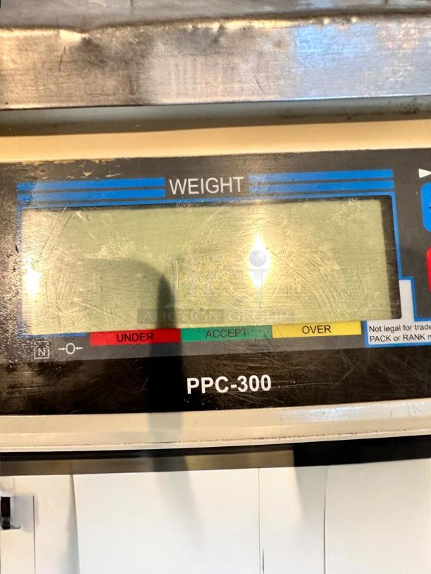 Yamato PPC-300 digital portion control scale in outstanding condition. Display shows under, accept, over indicators. Compact and reliable.