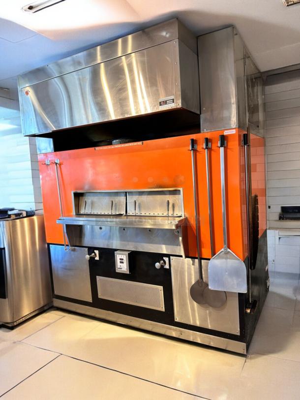 Outstanding condition Wood Stone Mt. Adams 9660 pizza oven, natural gas, stainless steel, fully tested, working, visible controls.