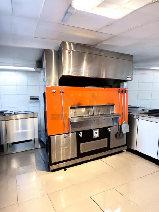 Wood Stone Mt. Adams 9660 pizza oven in outstanding condition, natural gas, fully tested. Distinctive orange and stainless steel design.