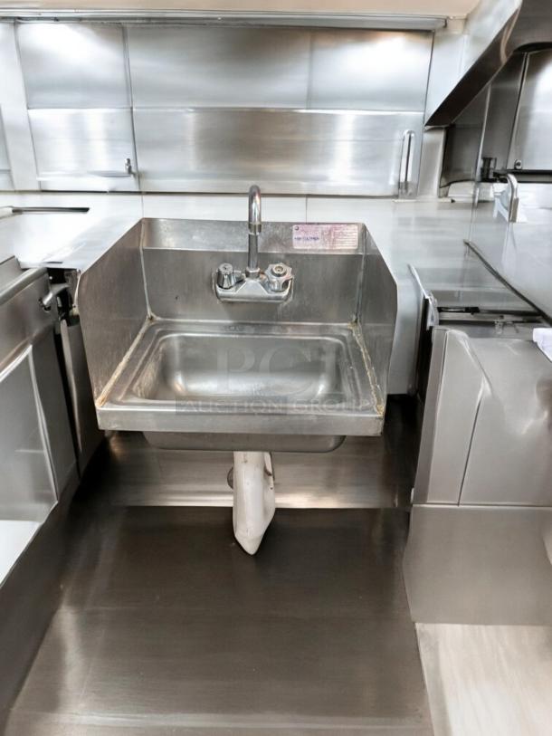 Advance Tabco WS-1 wall-mount hand sink with faucet, side splashes, outstanding condition, fully tested and working.