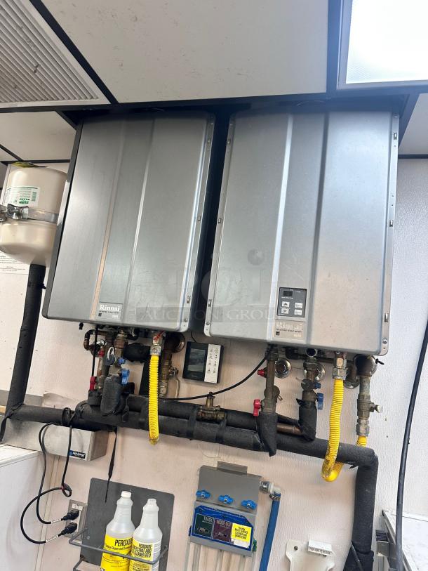 Rinnai RUC98iN tankless water heater, natural gas, superb condition, fully tested, installed with yellow gas lines and control panel.