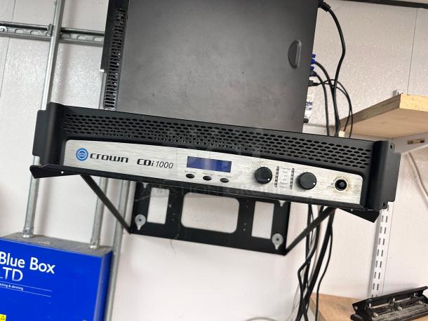 Crown CDi 1000 2-channel power amplifier, 500W at 4 ohms. Front panel with displays and controls. Great condition, fully tested.