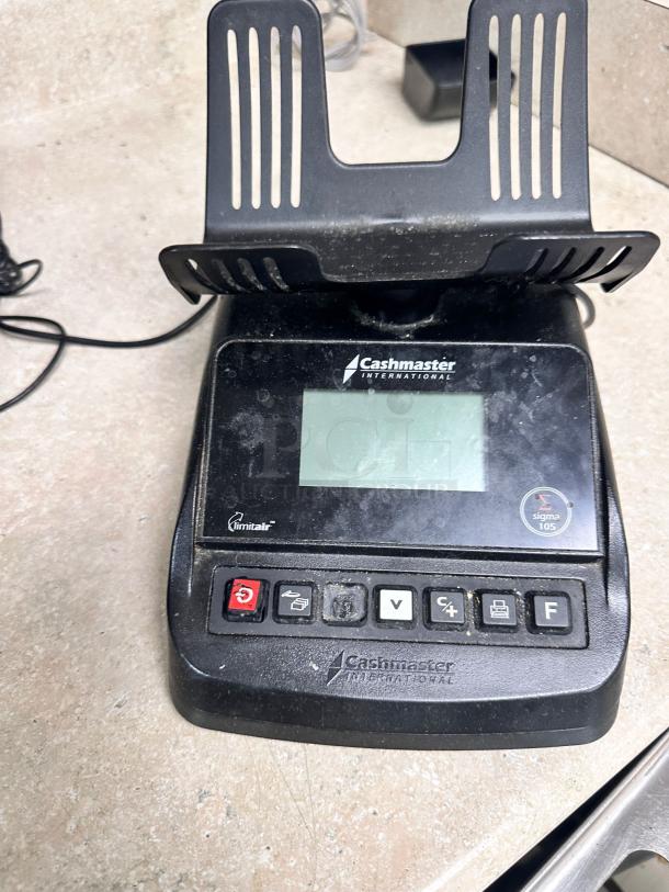 Cashmaster Sigma 105 banknote counter, excellent condition, tested, with LiPo battery. Model GA 0216/13 visible.