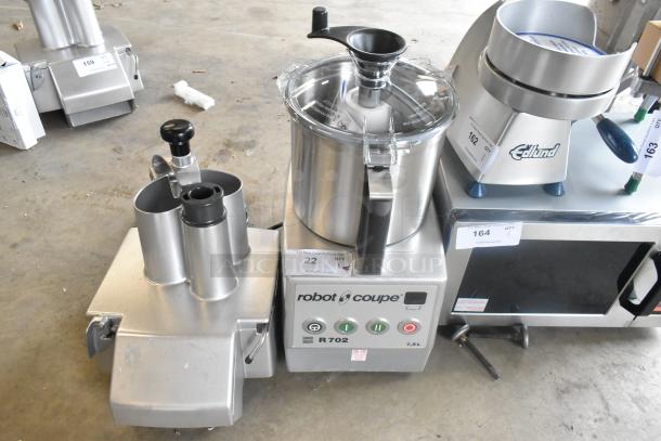 Brand new Robot Coupe R 702 8 Qt. food processor with slicing, grating discs, and dice cleaning kit; scratch and dent condition.