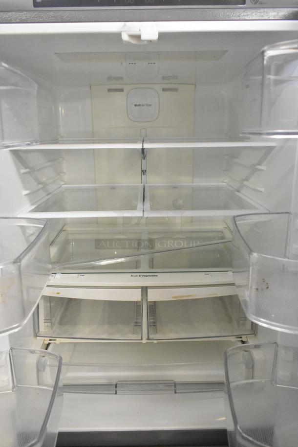 LG LFCS22520S French Style Cooler interior, stainless steel, adjustable shelves, fruit and vegetable drawers.
