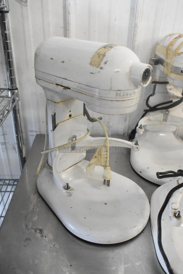 KitchenAid KV25G0XWW 5 Quart Mixer, used condition, with 2 dough hooks, 1 paddle. 115 Volts, 1 Phase. Metal build.