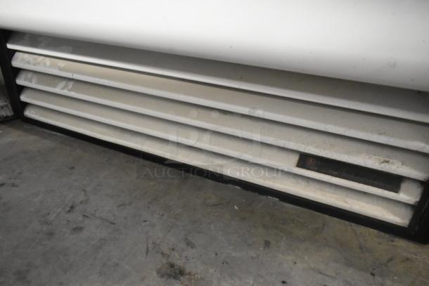 True TAC-48GS-LD Grab N Go Merchandiser, 208-230V, metal, louvered design, suitable for commercial use.