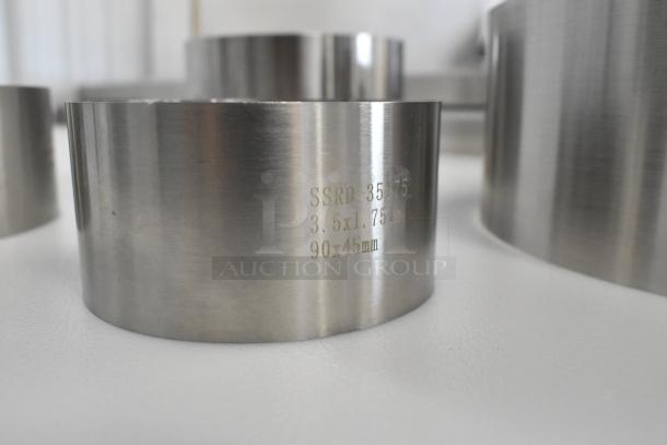 Fat Daddio's stainless steel round cake ring mold, marked "SSRD-35175, 3.5x1.75in, 90x45mm." Brand new condition.