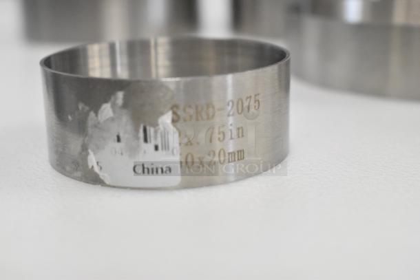 Fat Daddio's stainless steel round cake mold, model SSRD-2075, 3.75x0.75in, scratch and dent, "Made in China" label.