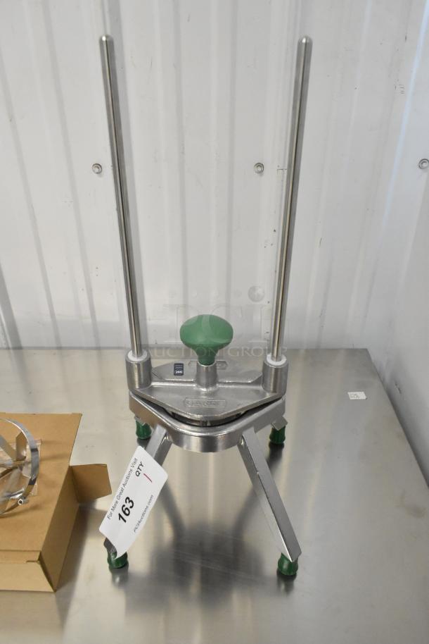 BRAND NEW Garde 181WEDGE6 cutter, 6-section, slight scratches, metal with green handle, auction tag visible.