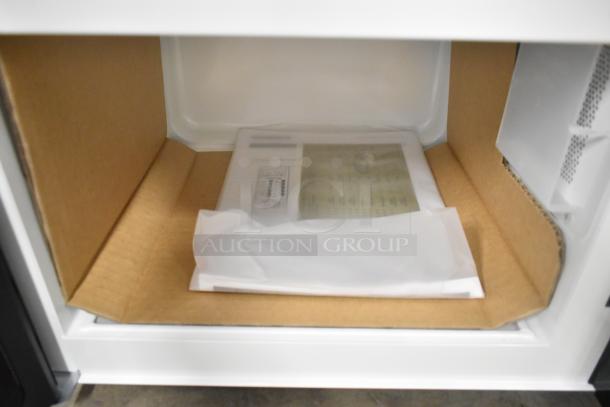 BRAND NEW Panasonic NE-1054F Commercial Microwave Oven, stainless steel, 120V, 1 phase, scratch and dent condition.