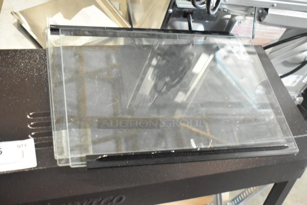 Brand new Avantco 177HDC26, 26" heated display case with sliding doors, scratch and dent condition; 120V, 1 Phase.