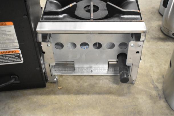 BRAND NEW 2025 Avantco 177CAGR212 Stainless Steel 12" 2 Burner Gas Range, 50,000 BTU, minor scratches.