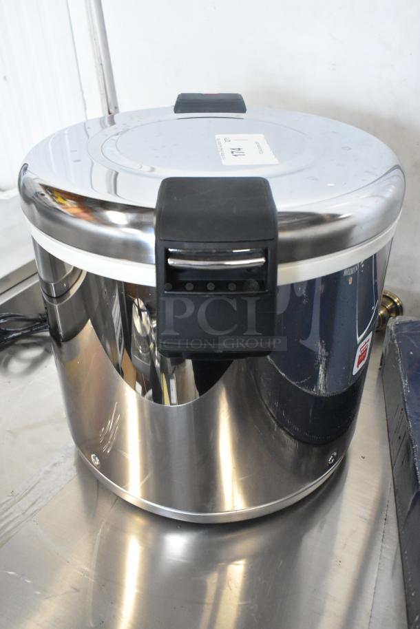 BRAND NEW SCRATCH AND DENT! 2024 Town 56919NF 92 Cup Stainless Steel Electric Rice Warmer. Model: 56919NF.