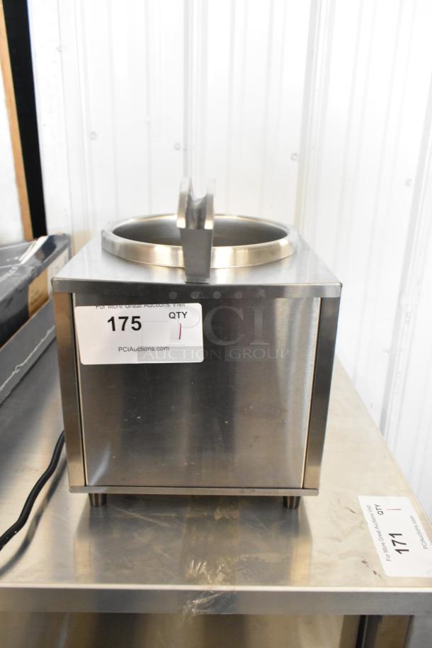 Brand new Carnival King 382HSPW35 3.5 Qt. Warmer with heated spout and pump, scratch and dent condition, 120V, 1 Phase.