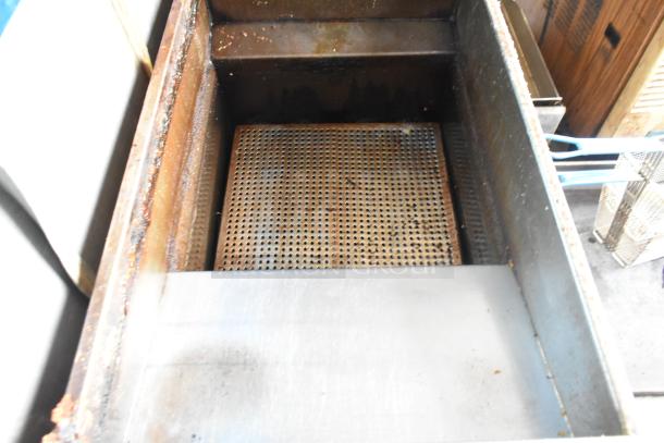 Pitco Frialator SG14 stainless steel commercial fryer, natural gas powered, with 3 metal fry baskets, used condition.