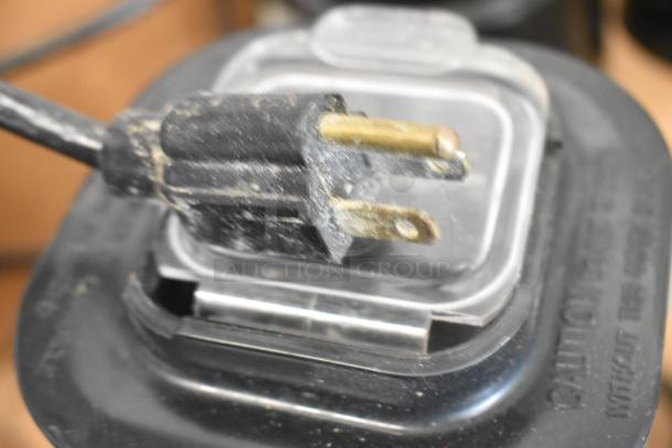 NuBlend BB180P Blender plug, showing a close-up of the 115V, 1-phase power cord connection.