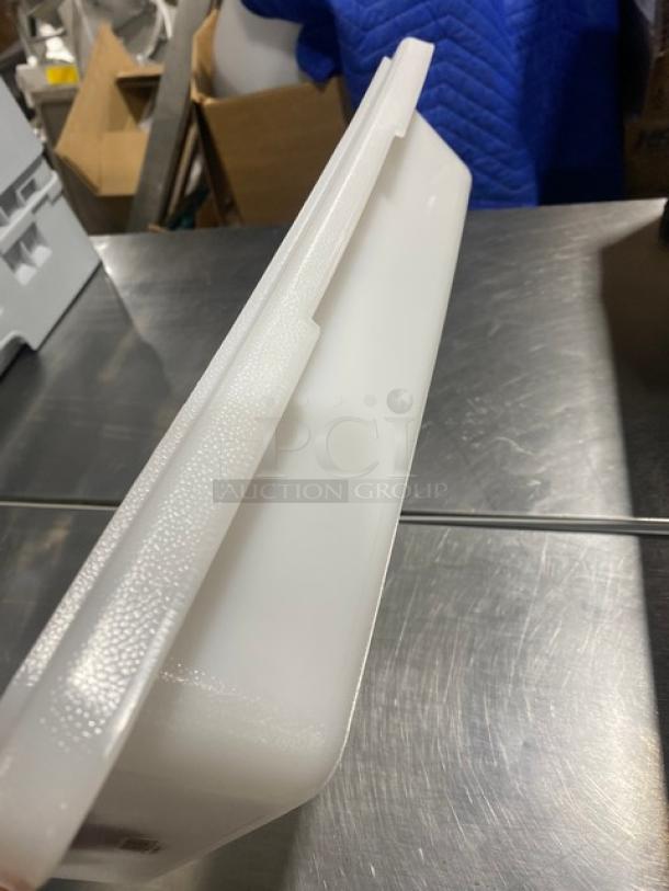 Cambro white polycarbonate food storage box, Model 12183P148, 12"x18"x3", new condition, rectangular design.