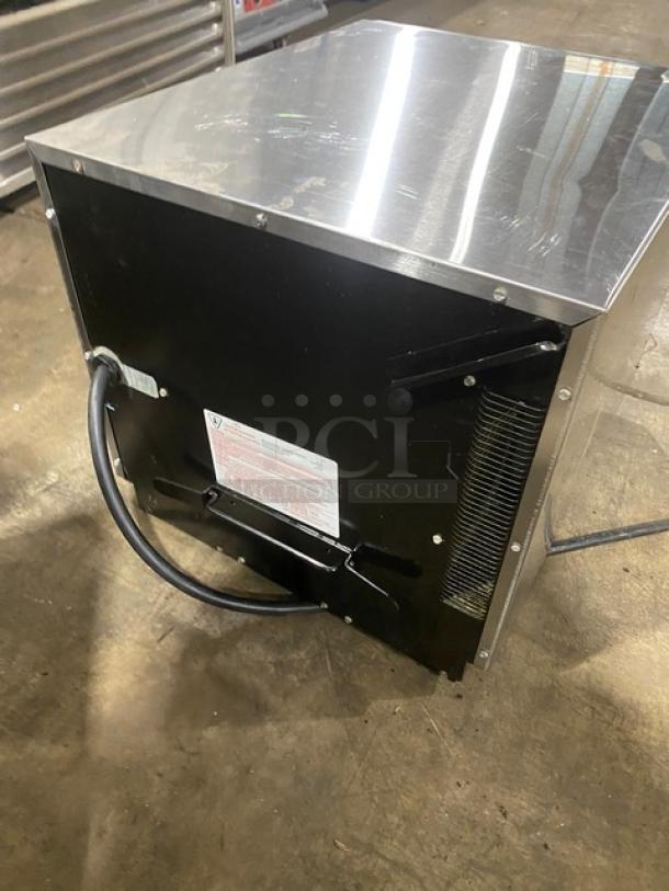Amana 2014 commercial stainless steel countertop microwave, model RC30S2, with programable touchpad controls, 208/230V.