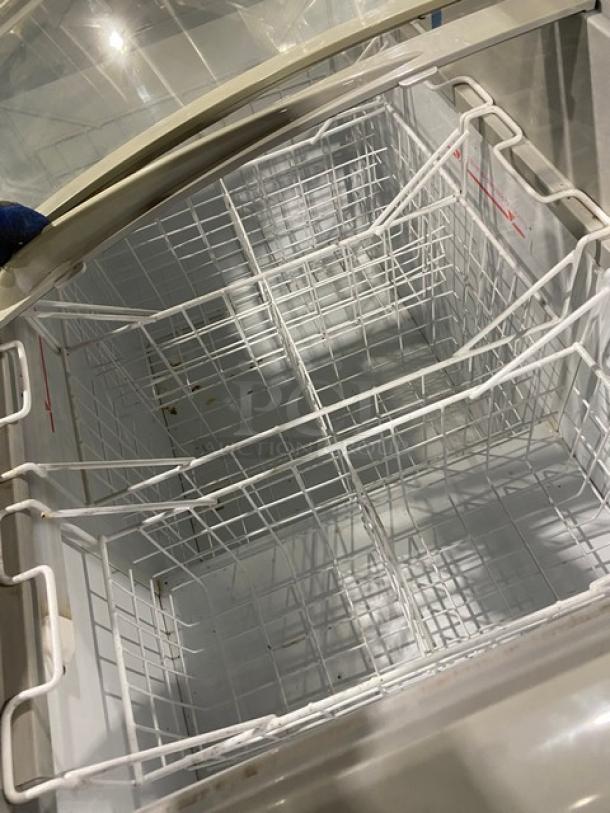 Excelente CF-289 commercial ice cream freezer, 2018 model, curved top, double sliding glass, wire baskets, casters, 115V.
