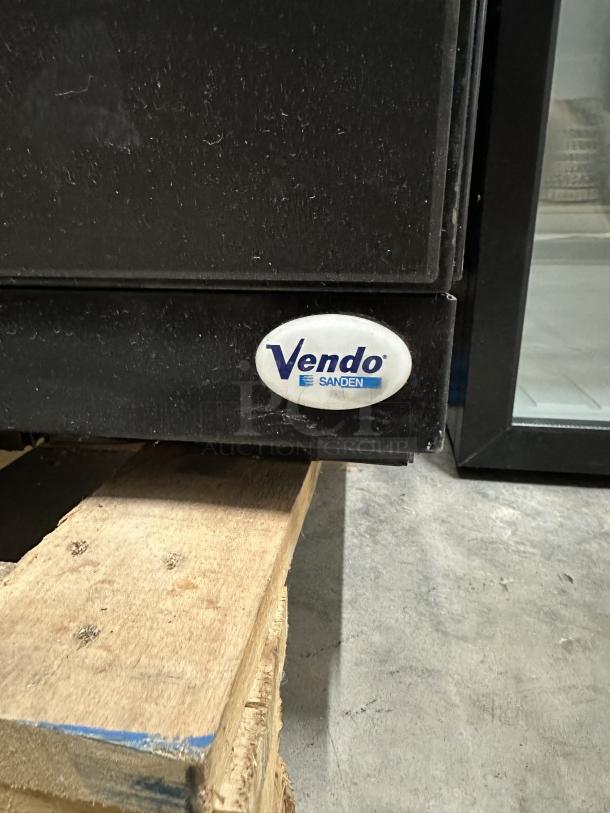 Sanden Vendo drink vending machine, model GF9ART00012. Tested and works, 8.0 A, 115 V, 60 HZ, Phase 1. Serial #1468258.