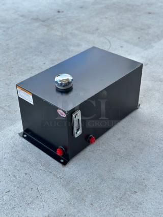 Brand new 5-gallon hydraulic fluid reservoir tank, 14-gauge steel, FNPT ports, size 15x9x8in, with integral mounting foot.