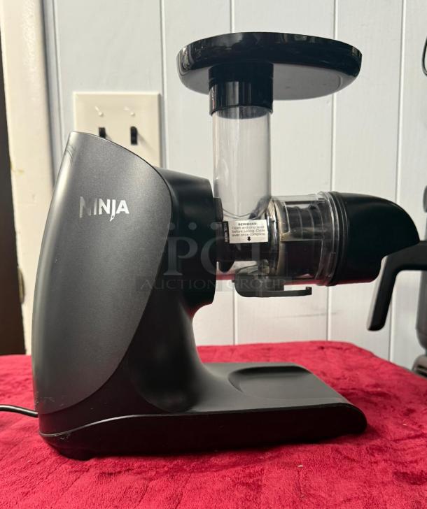 Ninja Cold Press Juicer Pro in graphite, 150 watts, slow juicing, total pulp control. Good condition with visible label.