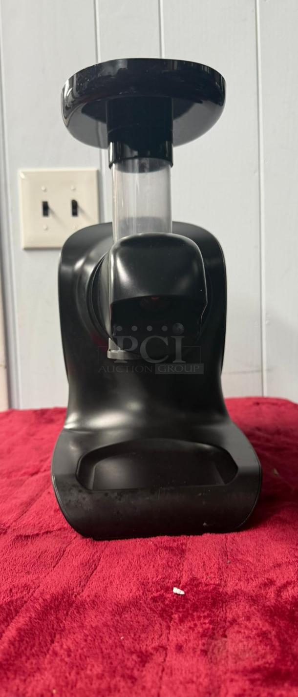 Ninja® Cold Press Juicer Pro, 150W, graphite, excellent condition, total pulp control, auction item on red surface.