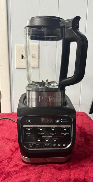 Ninja Foody HB152 blender with 1400W power, 64 oz nonstick glass pitcher, used for soups, sauces, dips; black, excellent condition.