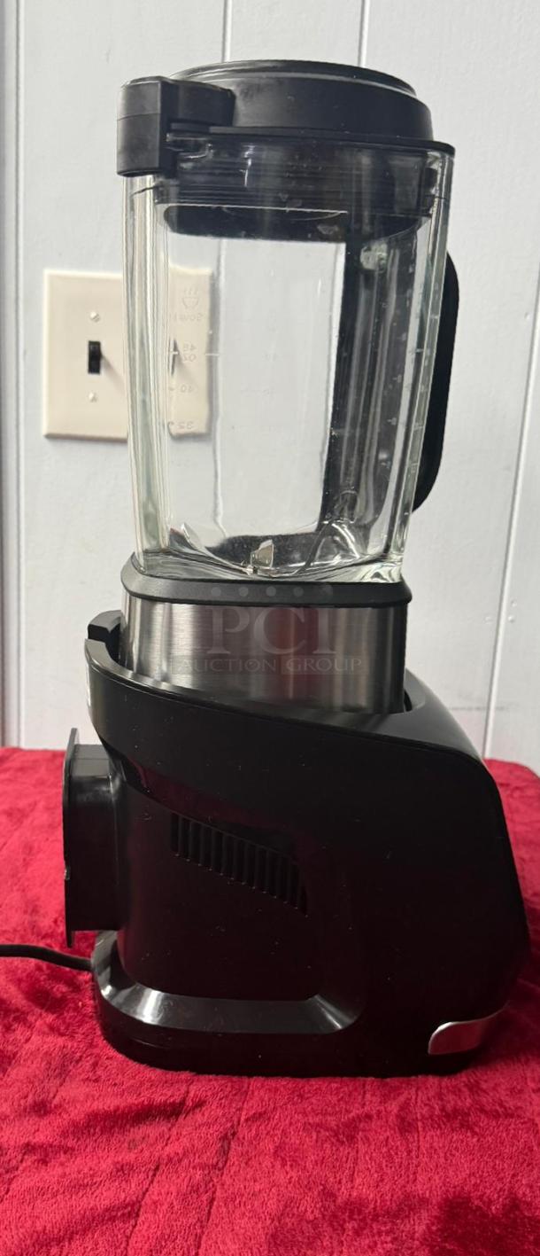 Ninja Foody HB-152 blender, black, 64 oz nonstick glass pitcher, with 1400 peak watts, ideal for soups and smoothies.