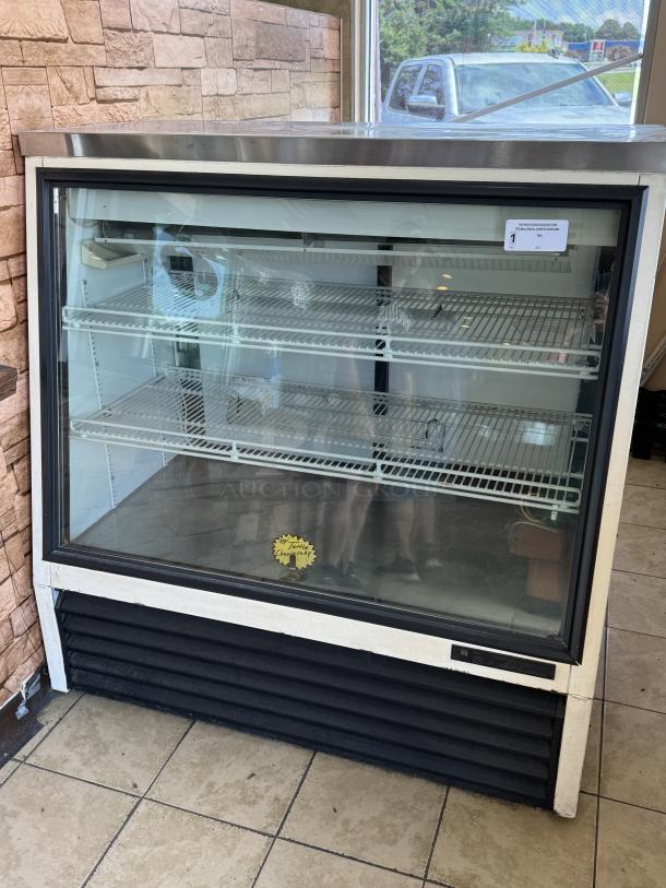 True deli case TSID-48-2, tested and working, 115 V, 1 Phase; features glass front, metal shelves, and temperature control.
