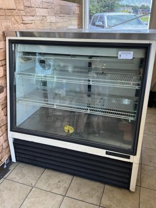 True deli case TSID-48-2, tested and working, 115 V, 1 Phase; features glass front, metal shelves, and temperature control.