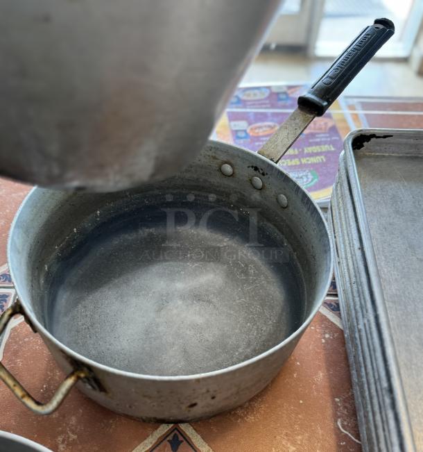 Assorted sauce pans, vintage look, metal material, some signs of wear, black and metal handles, auction item.