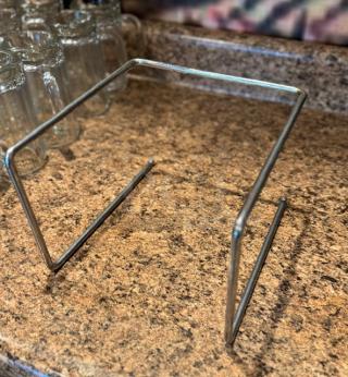 Pizza Pan Table Holders, 6 x Bid - Item #1198037