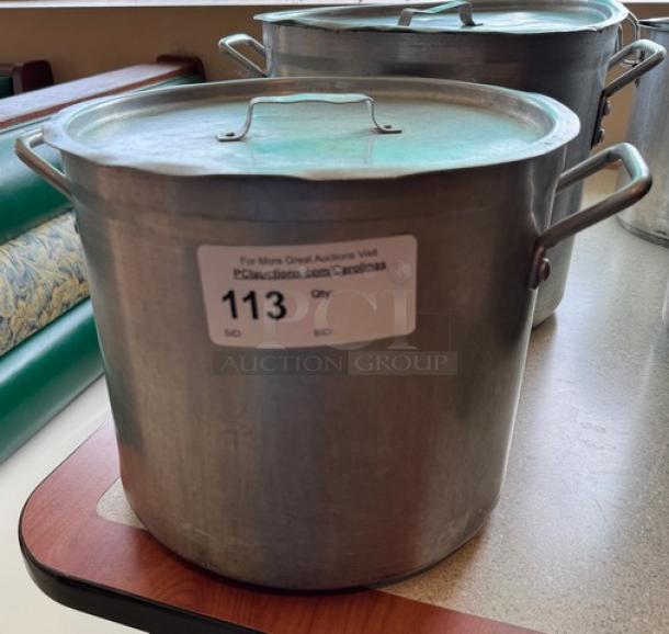 16 Qt. Chefs stock pot with lid, aluminum, sturdy handles, sticker with auction ID 113, used condition.