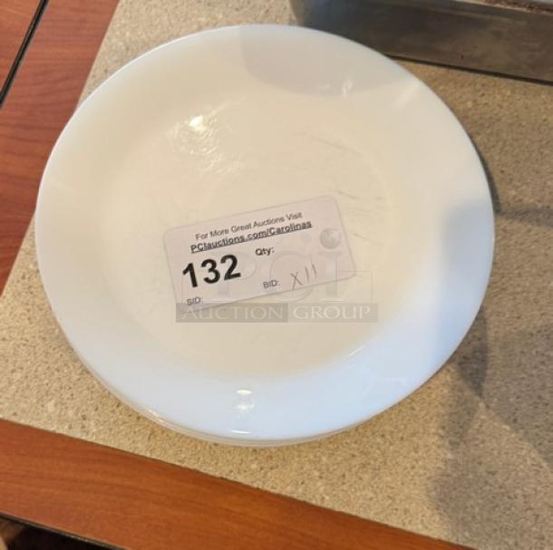 White ceramic dinner plate, 10 inches, in excellent condition. Includes auction tag indicating quantity as 11.