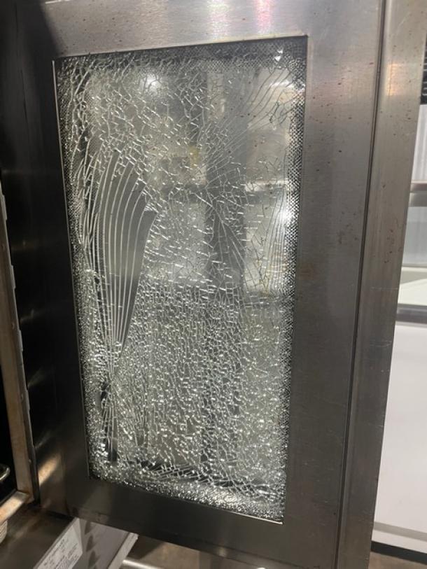 Southbend SL-Series convection oven, stainless steel, glass door damaged. Model SLGS/22SC, on casters, natural gas.