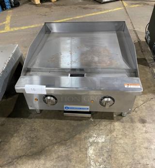 Commercial stainless steel electric countertop griddle, 24" with thermostatic controls and splash guards. Model SR-EG24. Scratch-n-dent condition.