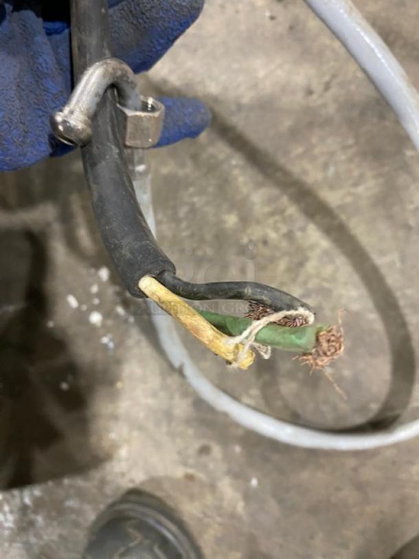 Frayed electrical cable of a La Cimbali S39-Barsystem espresso machine, showing exposed wires and a damaged sheath.