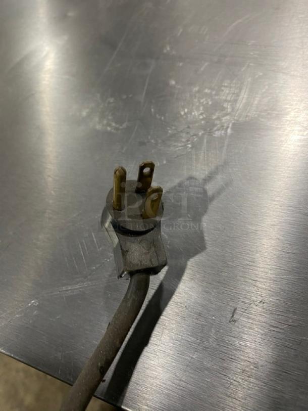 Power plug of Delfield Enodis Series undercounter refrigerator, stainless steel surface, model 406STAR2, 115V, 1 phase.