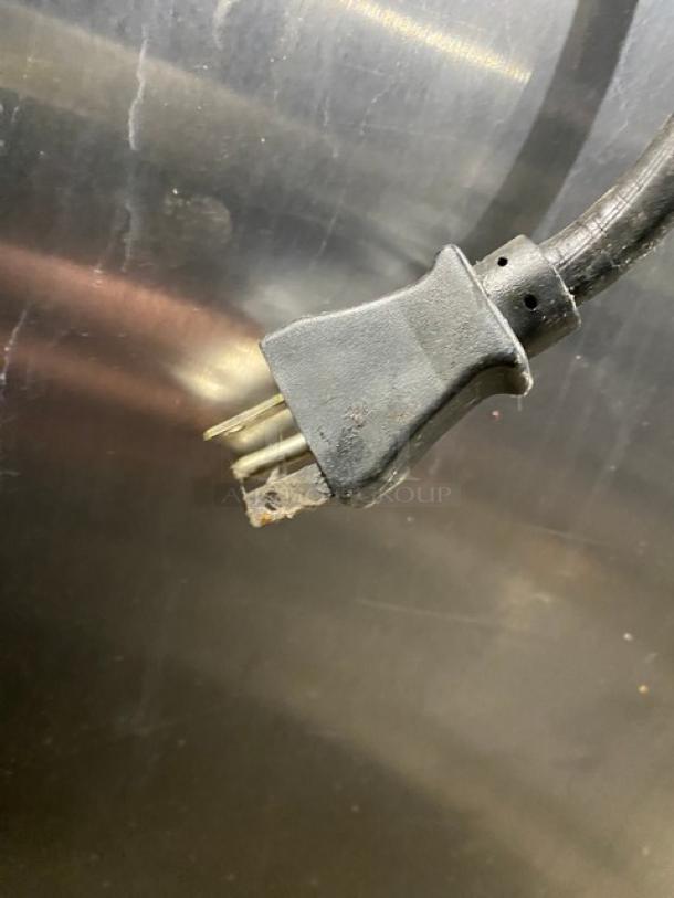 Power plug of Alto-Shaam 1000-UP commercial stainless steel heated holding cabinet, model 1000-UP, 120V 1 Phase.