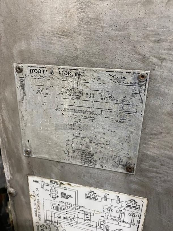 Pitco Soltice Series commercial deep fat fryer label. Natural gas powered, 5 burners, digital controls, on casters.