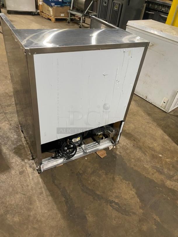 Cooltech stainless steel refrigerated grab-n-go case, 115V, 1 phase, open design, durable, ideal for commercial use.