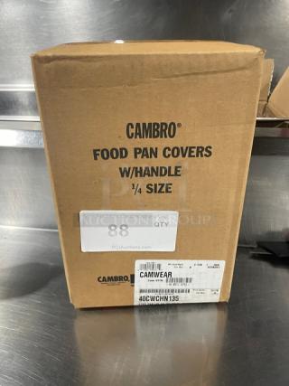 Brand new Cambro Camwear Series clear polycarbonate ¼-size notched food pan lid, model 40CWCHN135, in original packaging.