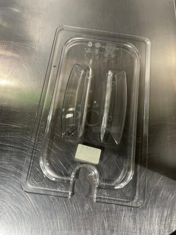 Brand new Cambro Camwear clear polycarbonate ¼-size notched food pan lid, Model 40CWCHN135, with visible product markings.